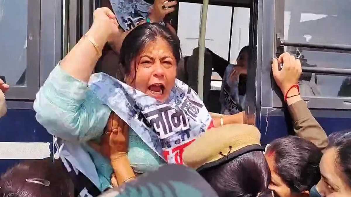 चीन के विदेश मंत्री के खिलाफ महिला कांग्रेस ने किया प्रदर्शन